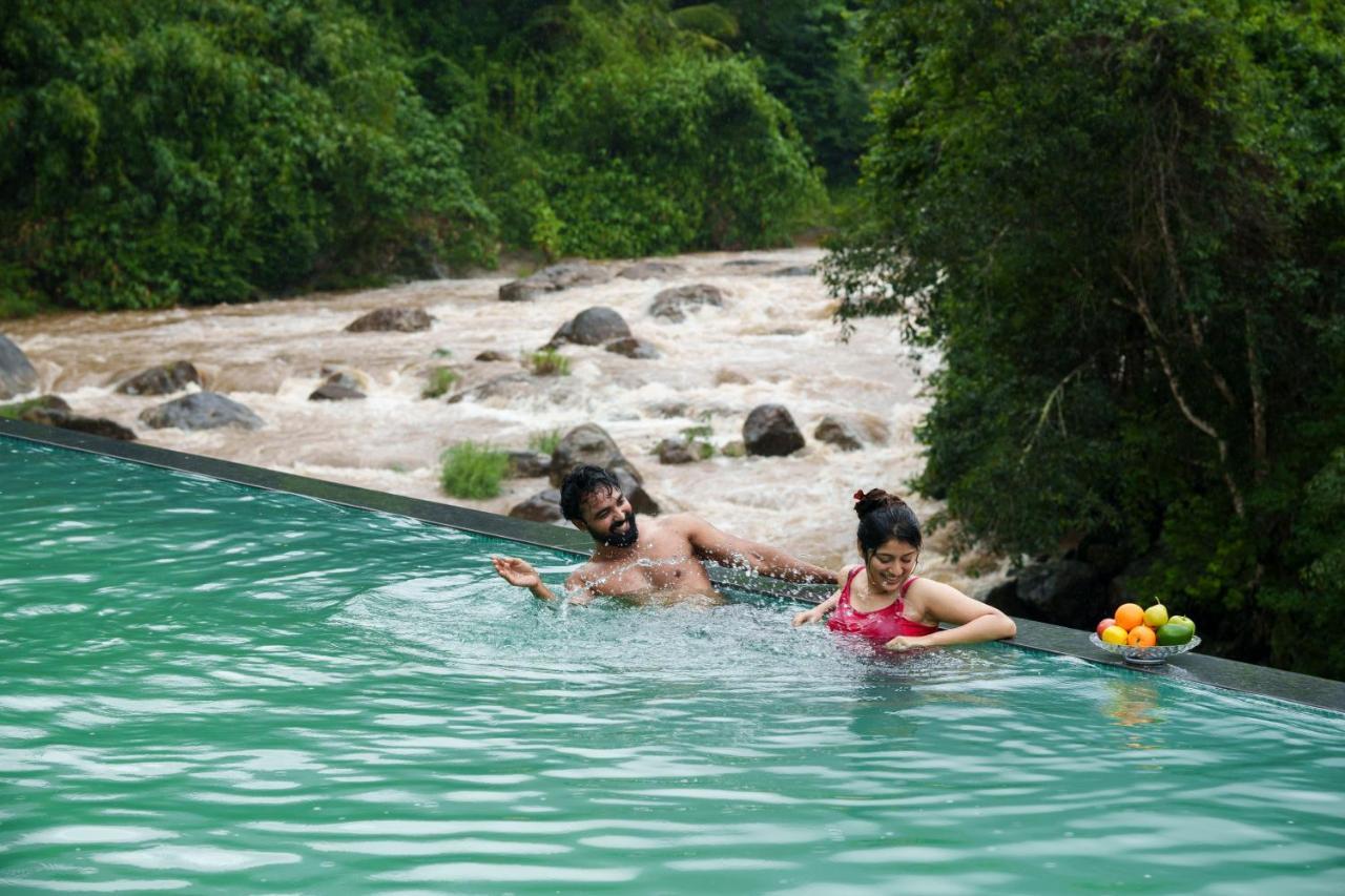 Eden Woods And सहारा 5*